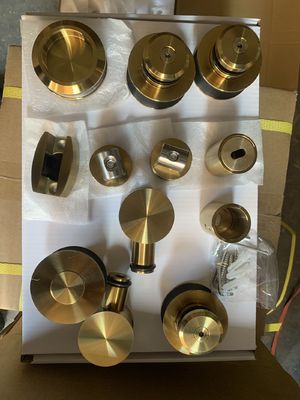 Hoge hardheid en duurzaamheid Schuifdeur accessoire voor een enkele glazen deur in Pools goud